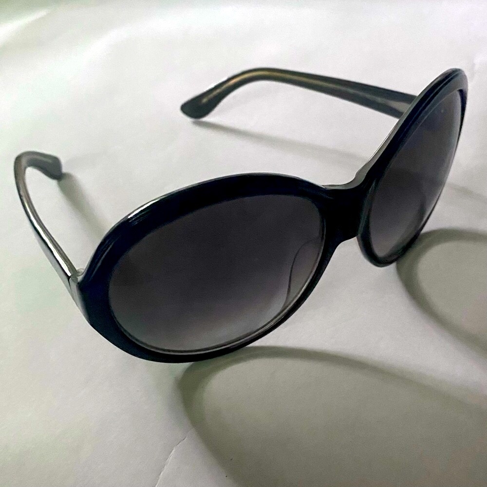 Theory sunglasses black with gray gradient lenses